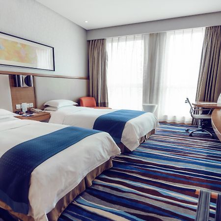 Holiday Inn Express Chongqing Guanyinqiao By Ihg Exterior photo
